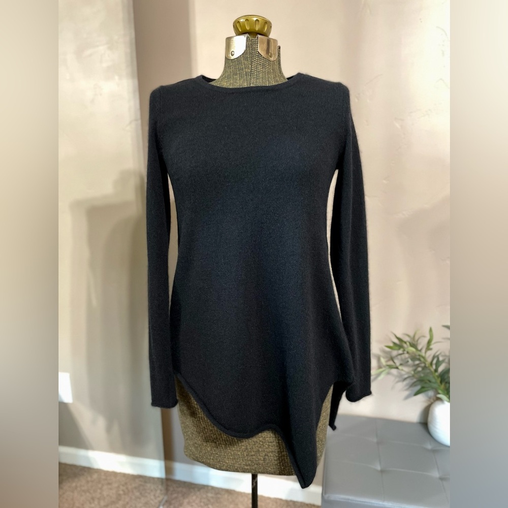 Saks Fifth Avenue Black 100% Cashmere Sweater Top Fuzzy Knit Asymmetrical Tunic